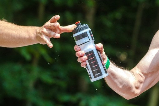 ¿Cómo optimizar la rehidratación después de un entrenamiento?
